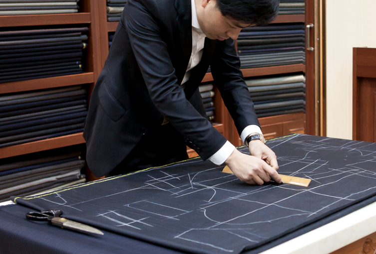  成都正裝定做:西裝定制面料的好壞區別